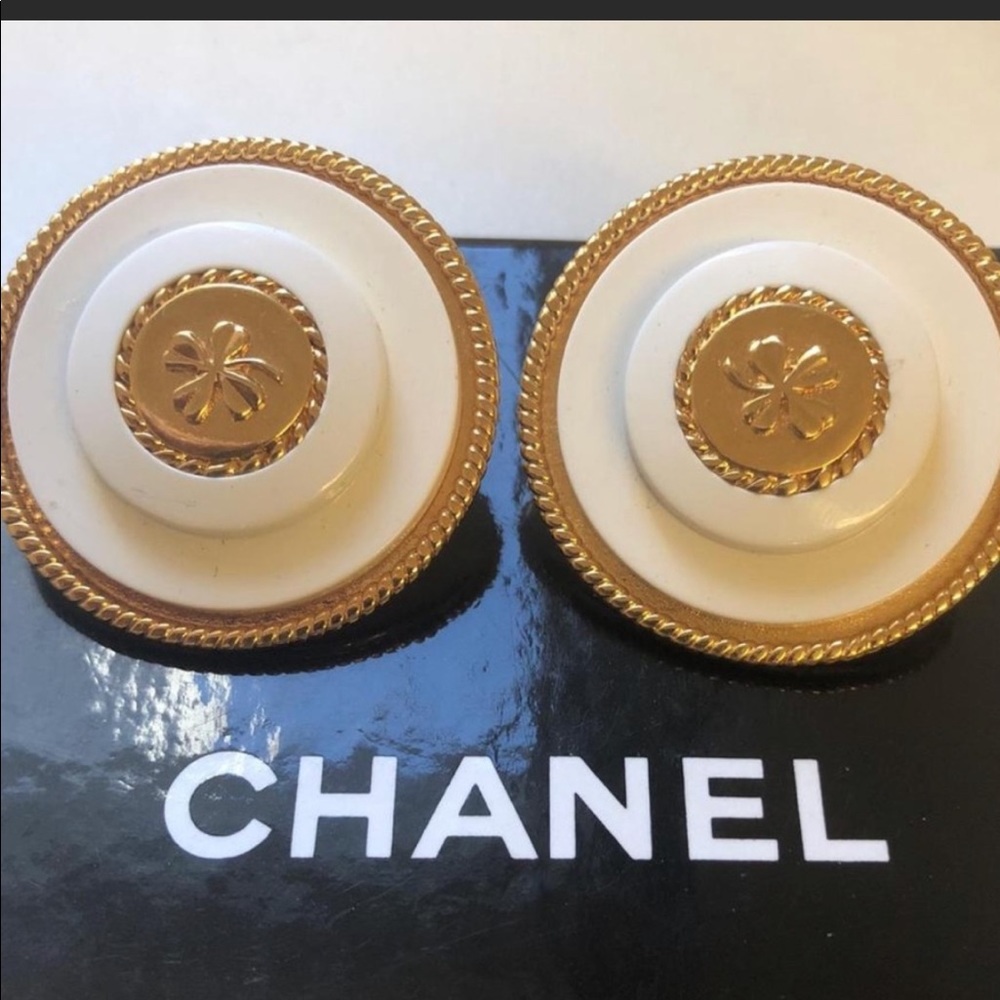 vintage Channel  Earrings 100% authentic